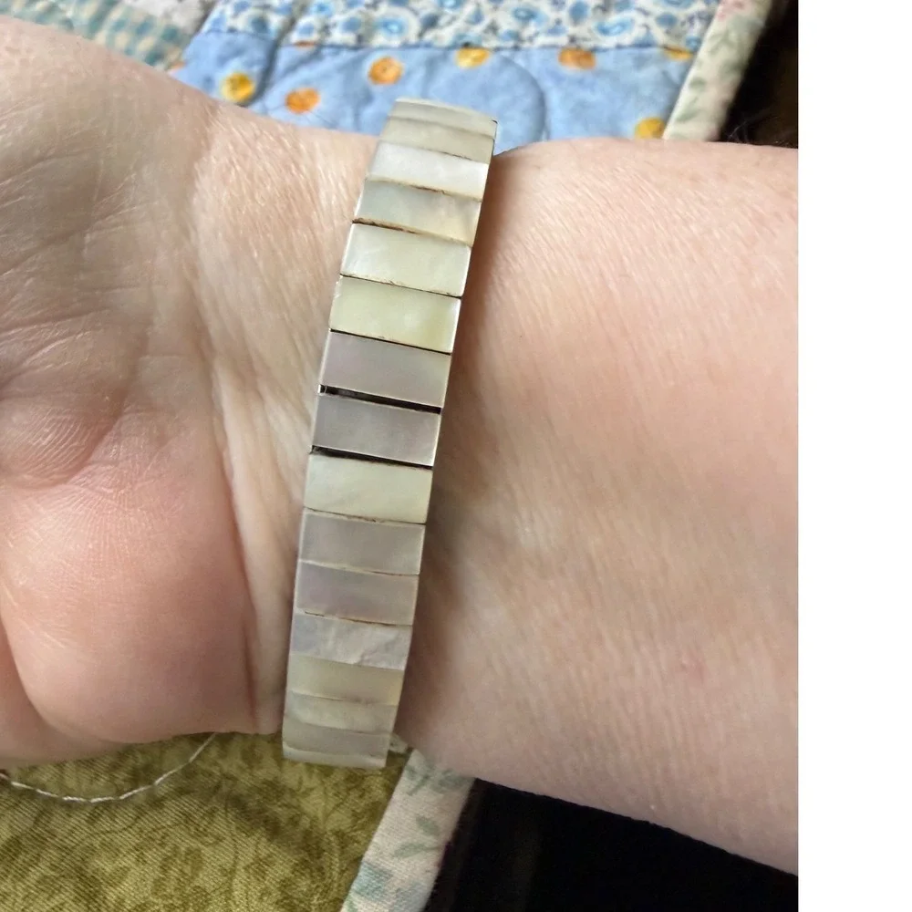 Quartz Mother of Pearl Expansion Watch Women OS Cream Iridescent Shell Tile